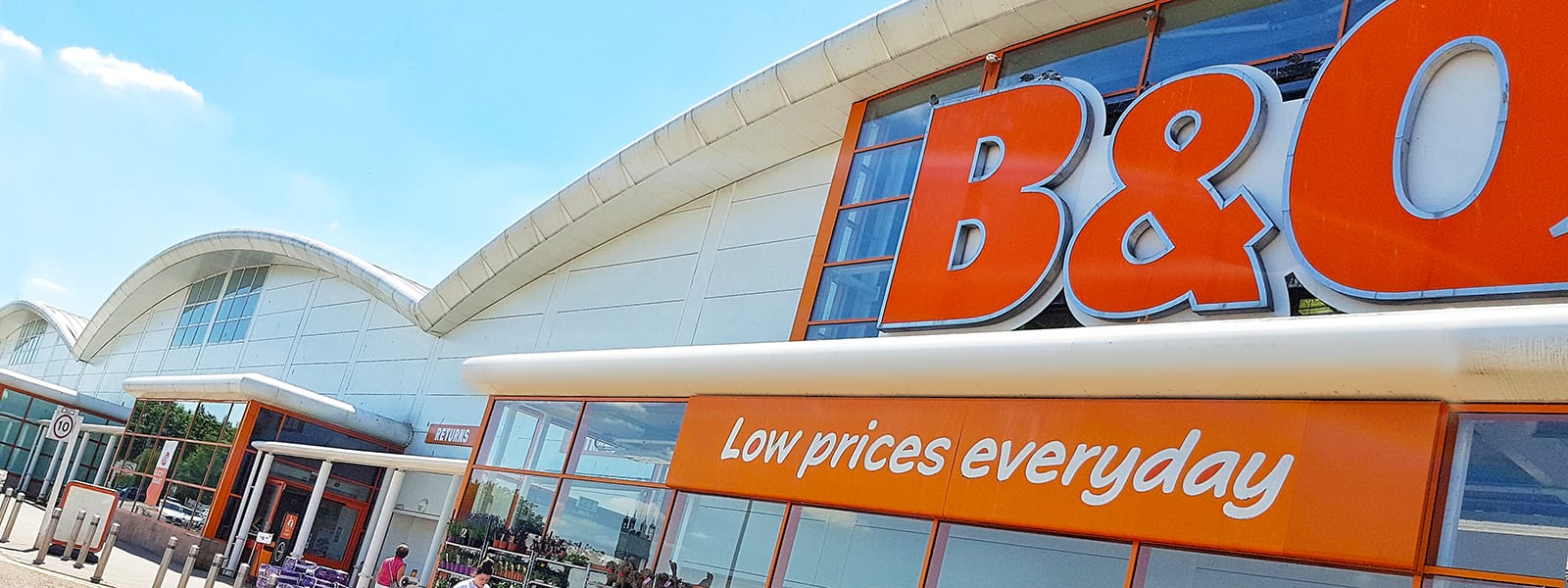B&Q Shopping in Gloucester St Oswalds Retail Park